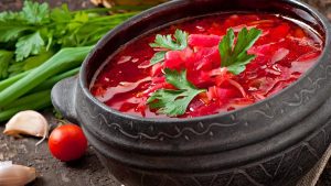 Борщ по-киевски с говяжьим ребром от Измир